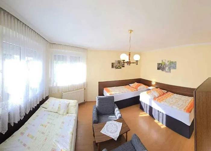 Siofok, Balaton 4 * שיופוק