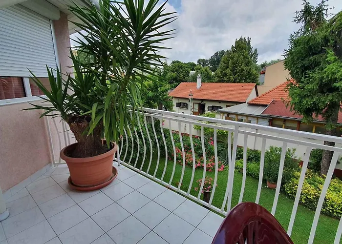 Siofok, Balaton 4 * שיופוק